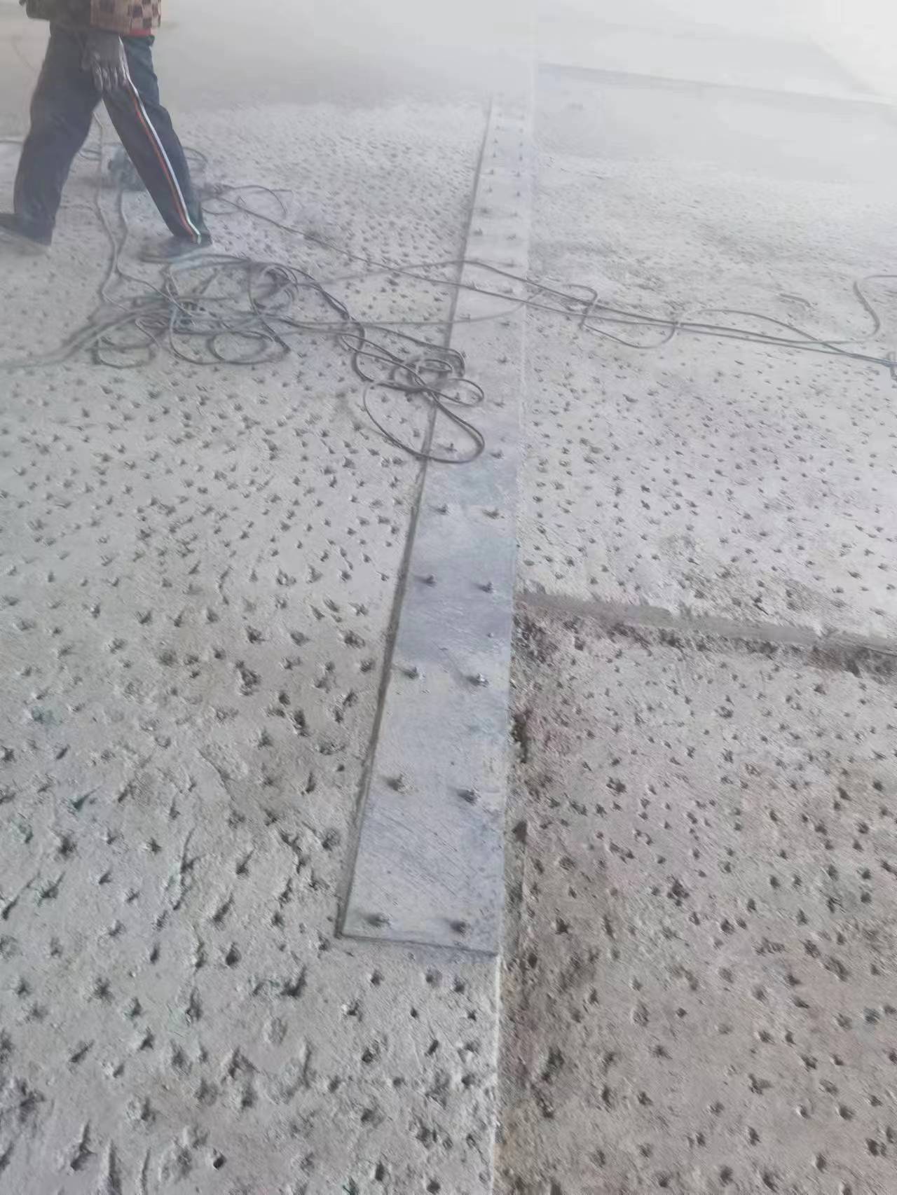 青龙厂房地面加固